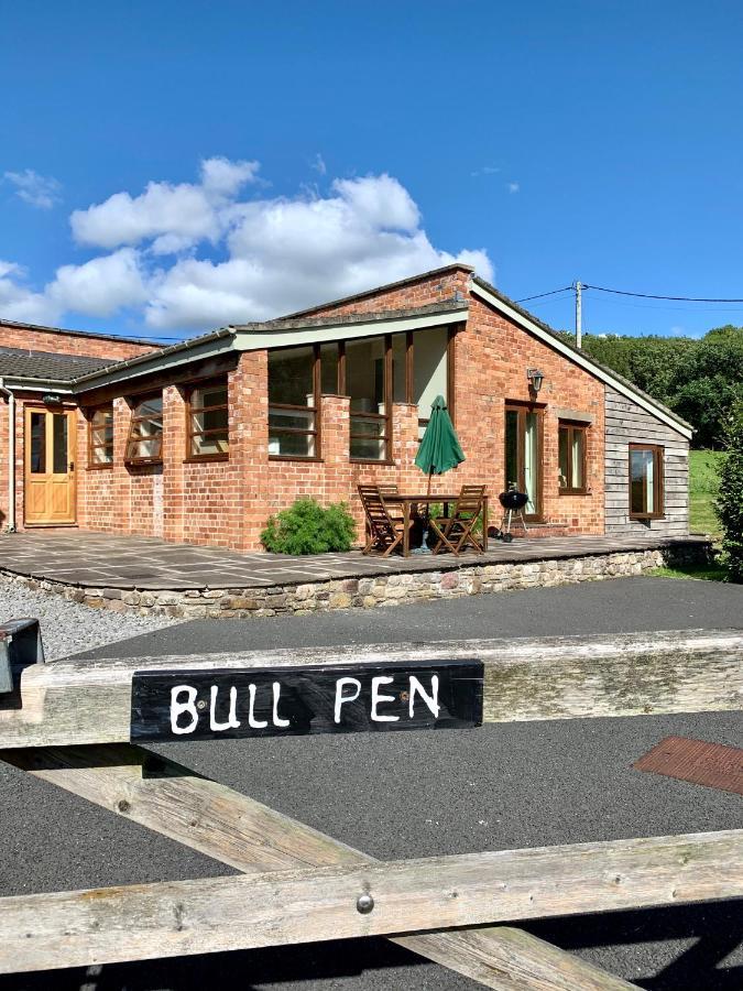 Villa The Old Bull Pen Abergavenny Esterno foto